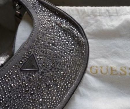 GUESS MINI-SCHULTERTASCHE MIT STRASS