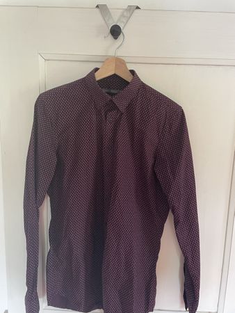 Chemise bordeaux XS, motifs triangles