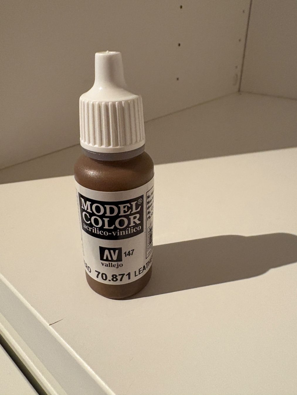 Modellbausätze & Standmodelle: VALLEJO MODEL COLOR 70871 LEATHER BROWN – Gebraucht aus MÜHLEDORF/SO von tru_wsv8