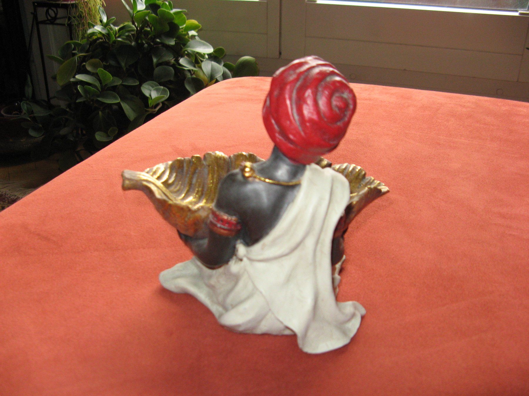 Statuette: sitzender Mohr mit goldenem Blatt – Usato da Zürich venduto da apil 2