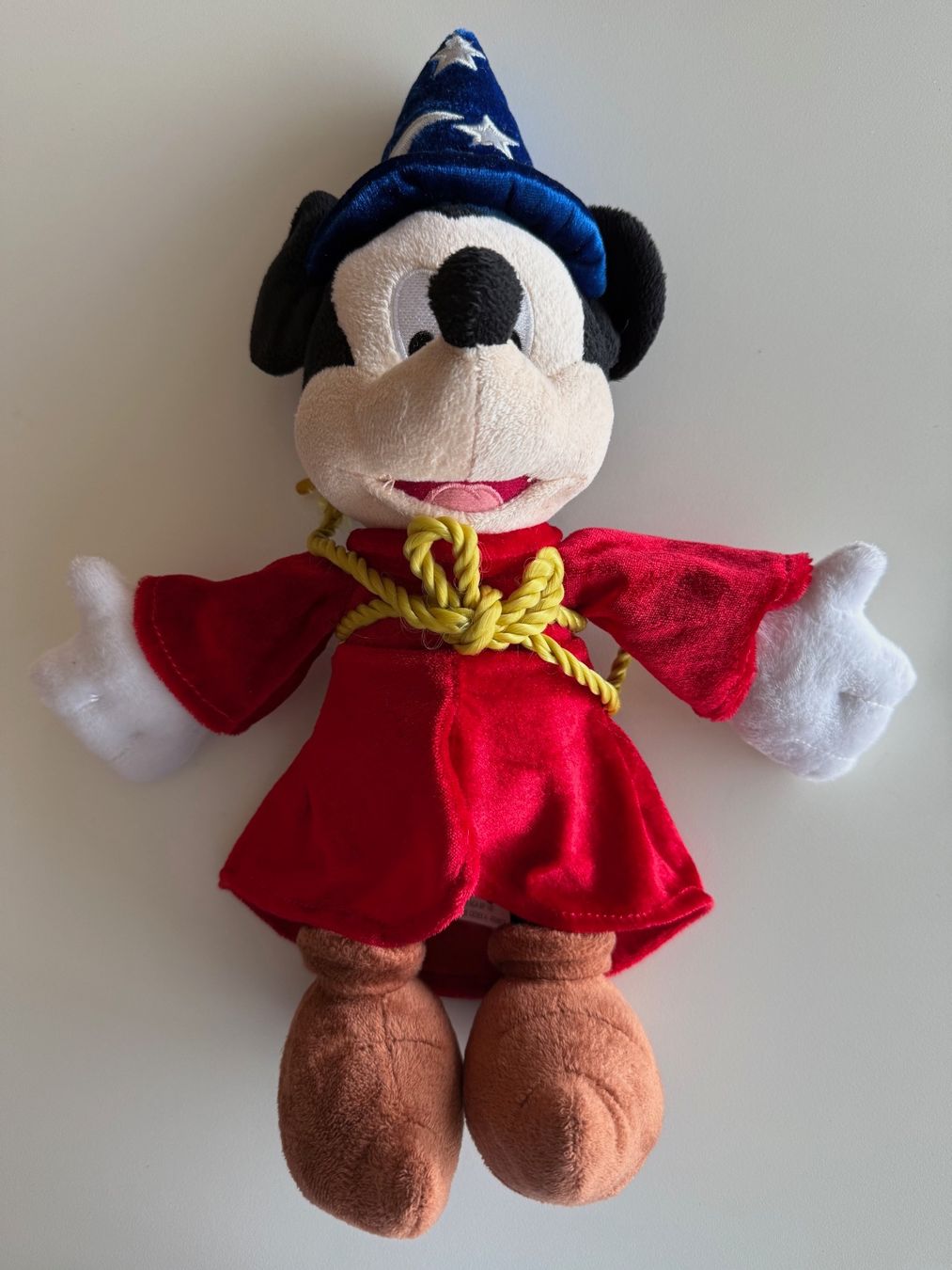 Disney Bambole: Poupée Disneyland Mickey Mouse, 41 cm – Usato da St-Gingolph venduto da GoldenKeys