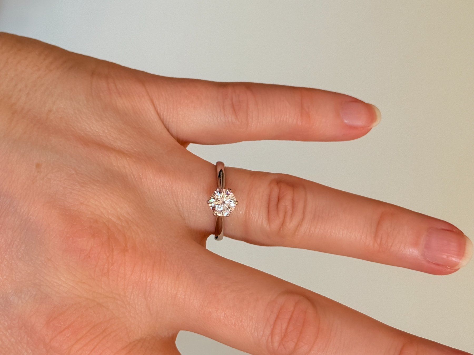Anelli: 6,5MM 1CT WHITE COLOUR D Moissanite ring with Certificate – Nuovo e nell'imballaggio originale da Genève venduto da AGBERG 8