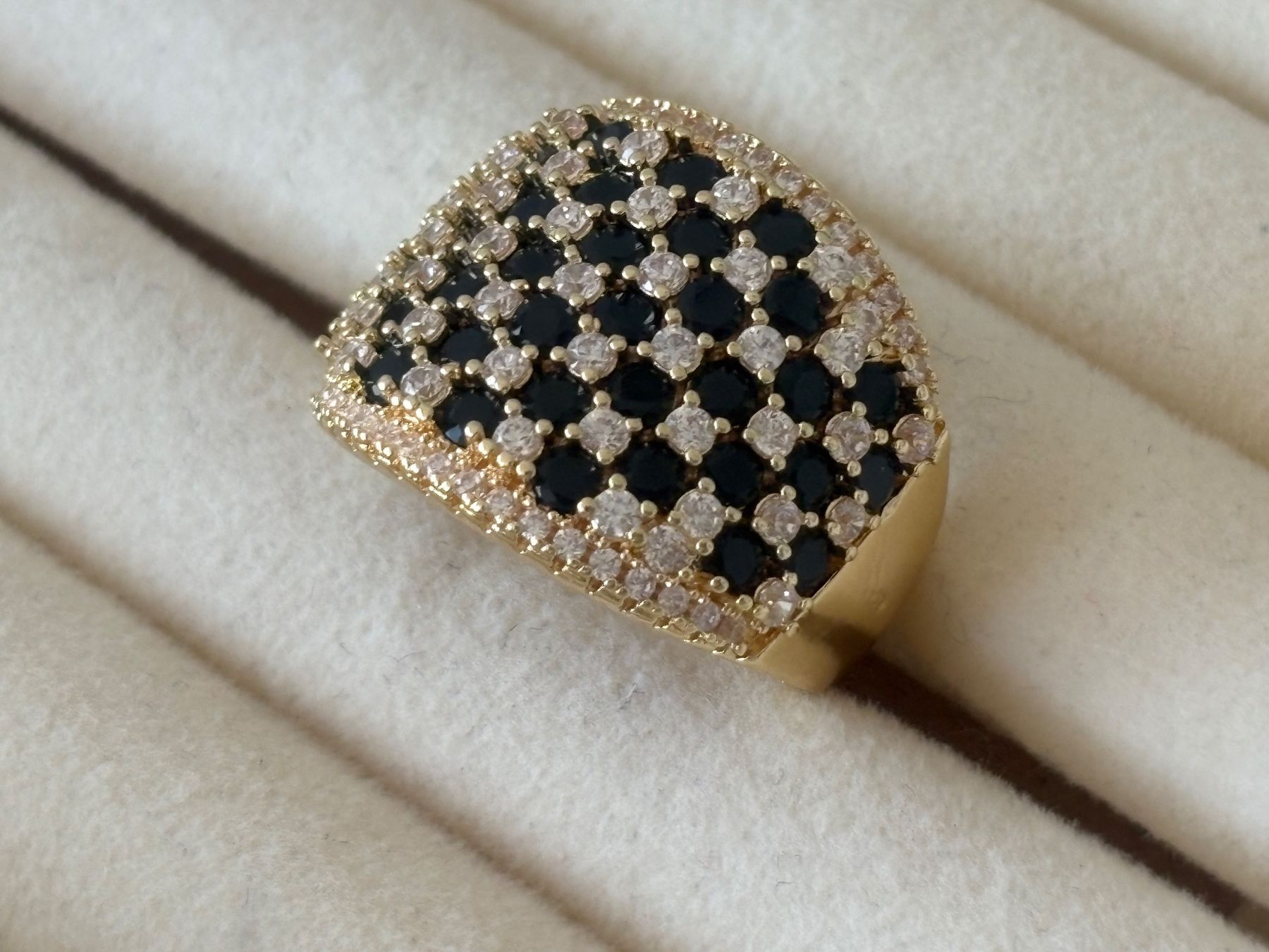 Anelli: Luxus Elegante Gr.18/8 Ring Farbe: Gold/blau – Nuovo (secondo la descrizione) da Biel-Bienne venduto da Roserosse13