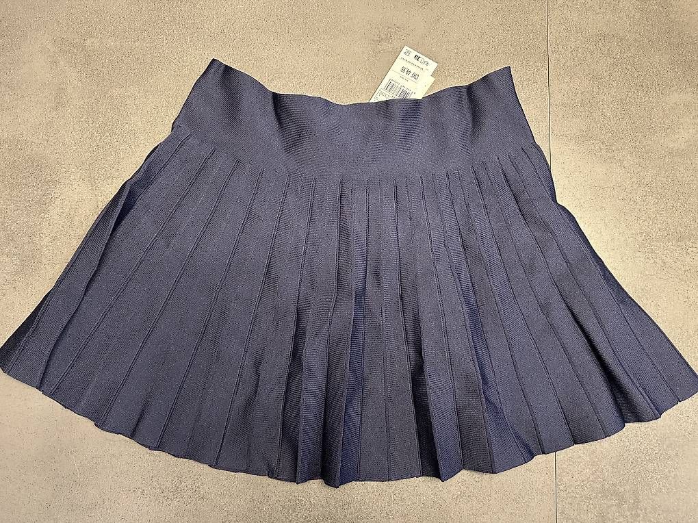 Gonne: Faltenrock Navy blue Mango – Usato da Dübendorf venduto da mar_mv6p