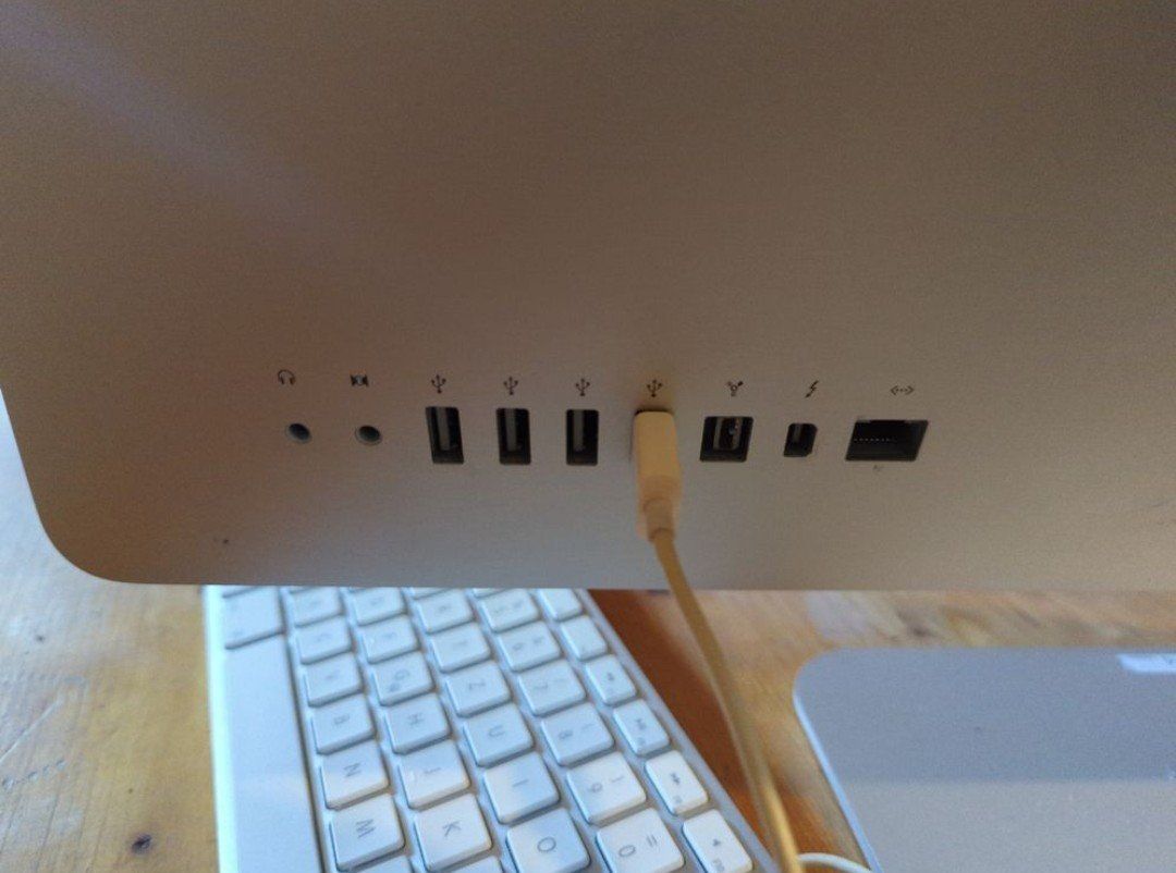 Apple PCs: APPLE IMAC 21.5" MID 2011 INTEL I5 PC COMPUTER MODELL A1311 – D'occasion à Effretikon par SEMOUNA 2