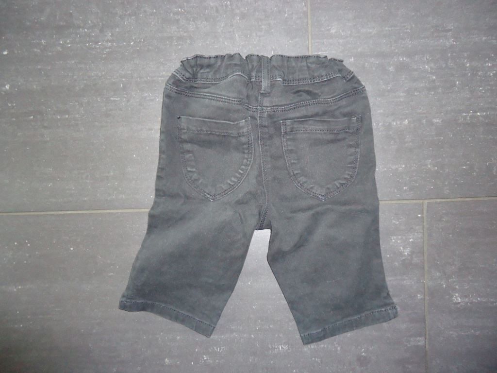 Pantaloni: Schwarze Caprihose, Grösse 104 – Usato da Wohlen AG venduto da Michi761 1