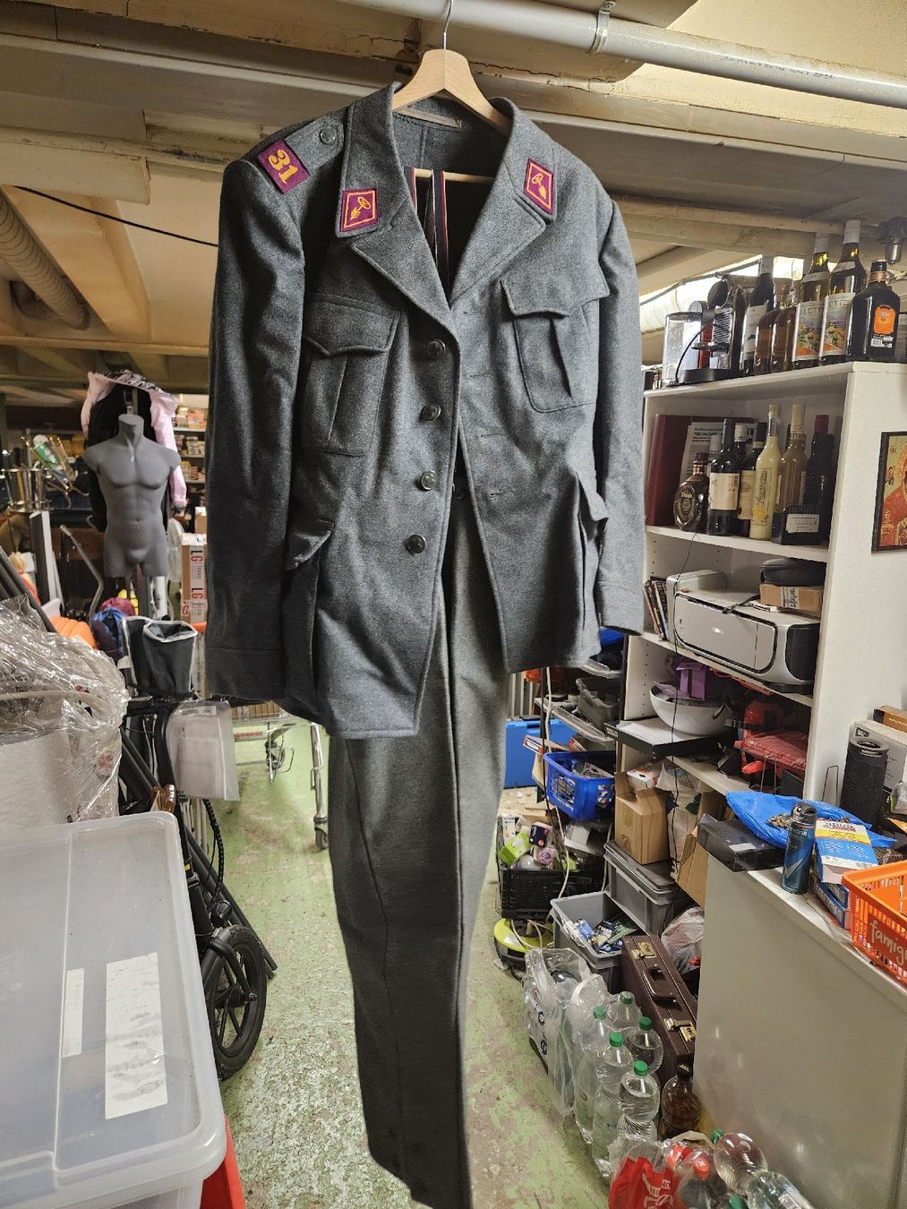 Schweizer Armee Uniformi: Original Schweizer Militär  Uniform – Usato da Rorschach venduto da TimelessTrading