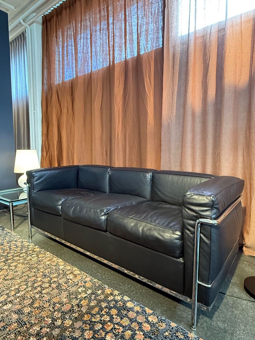 Cassina Divani: Sofa LC2 Grand Confort, petit modèle Cassina – Usato da Kriens venduto da AmreinWohnen 3