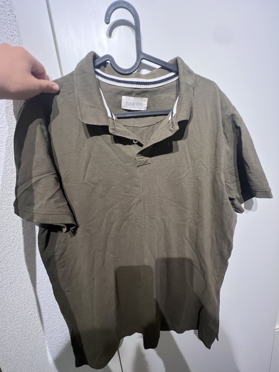Polo-Shirts: 2 Polo Shirts, olive & aubergine – Gebraucht aus Glattpark(Opfikon) von Seri_pa 1