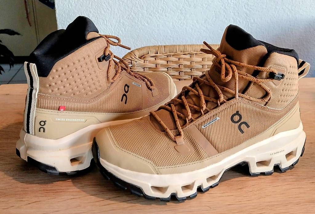 Damenschuhe: On Cloudrock W Waterproof - 50% – Neu und originalverpackt aus Lausanne von Ephyra 1