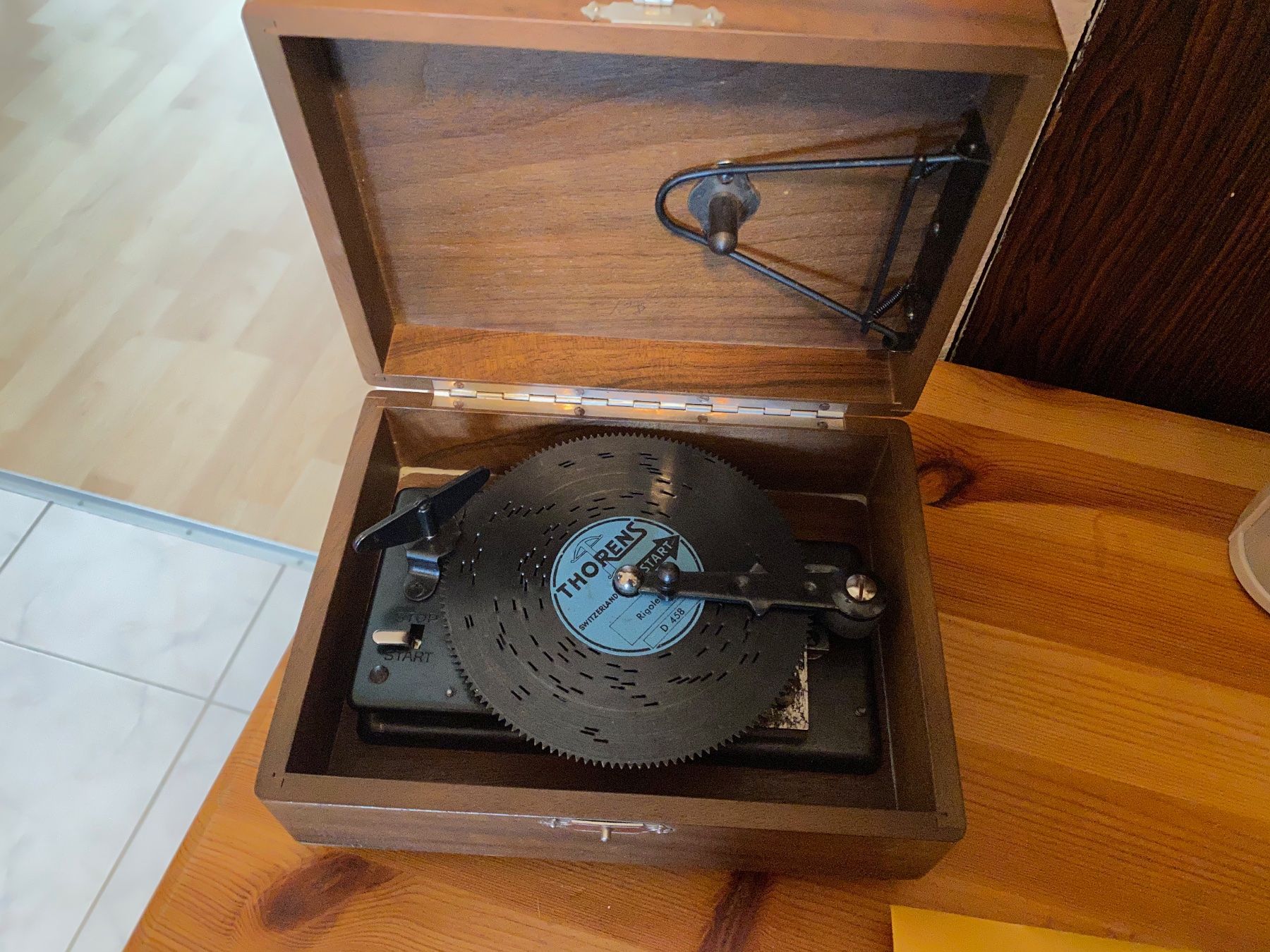 THORENS POLYPHON ANTIKE SPIELBOX MIT 9 METALL LOCHPLATTEN