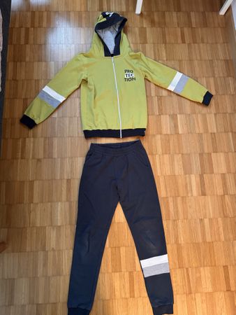 Schöner Jungen Trainingsanzug, Gr 152, Top Zustand!