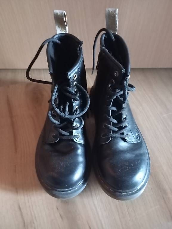 Herrenschuhe: Dr. Martens Kinderschuhe – Gebraucht aus Niederdorf von muenchenstein