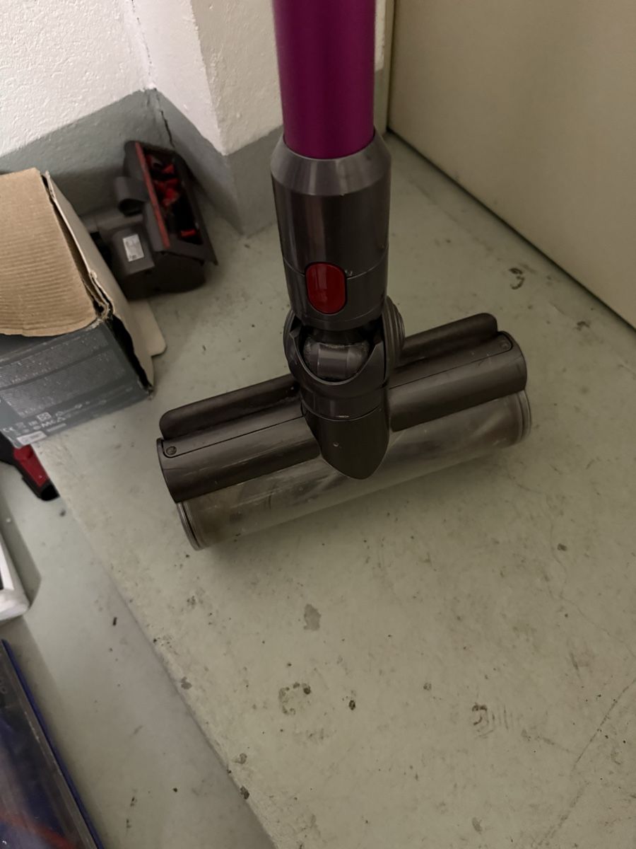 Dyson Aspirapolveri & Accessori: Dyson V7 Akku Staubsauger – Usato da Birsfelden venduto da mah_6yvz 1