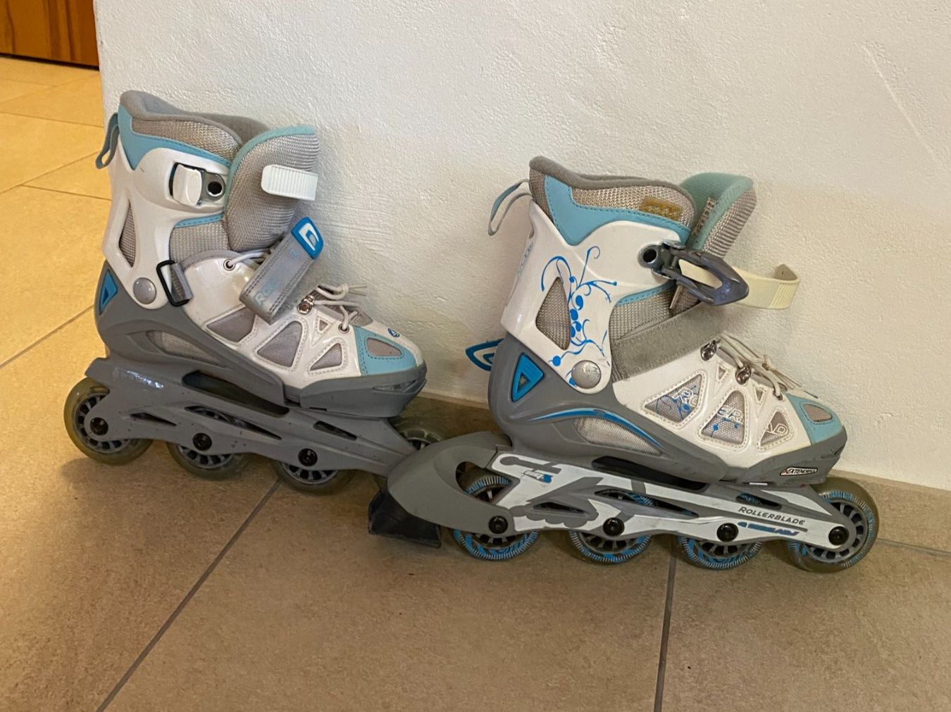 Patins à roul. & inline: Rollerblade EU Grösse 32 - 37 verstellbar – D'occasion à Berg TG par tanzfuchs