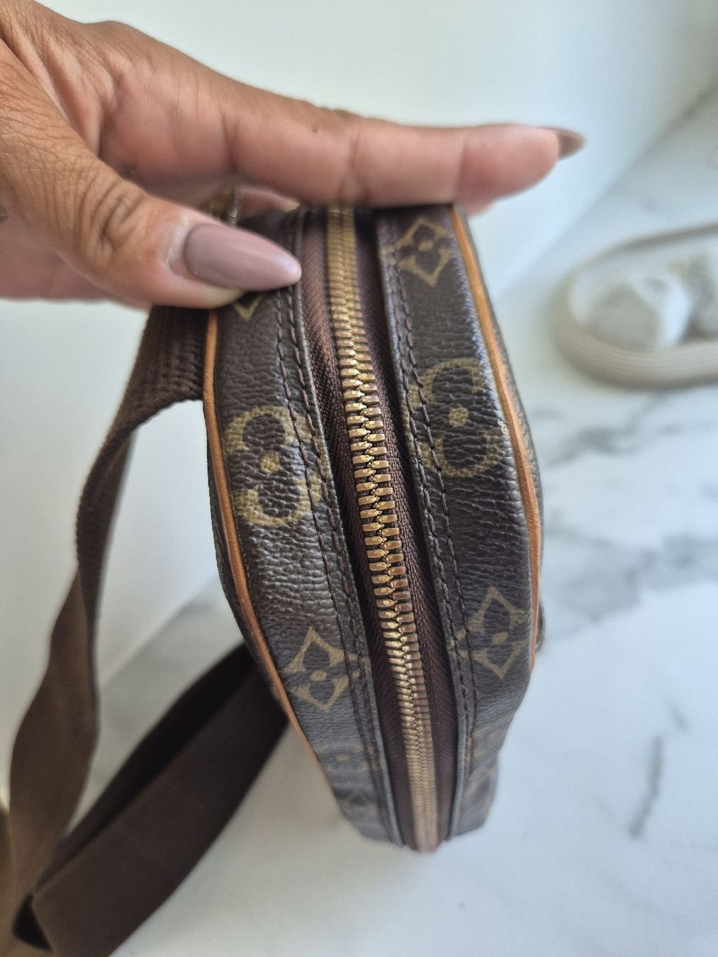 Louis Vuitton Sacs femmes: Louis Vuitton Pochette Gange – D'occasion à Weisslingen par Airgate 7