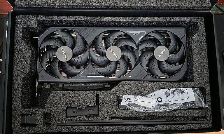 Gigabyte Schede grafiche: Gigabyte GeForce RTX 5080 WINDFORCE SFF – Usato da Oberbüren venduto da Daxx219