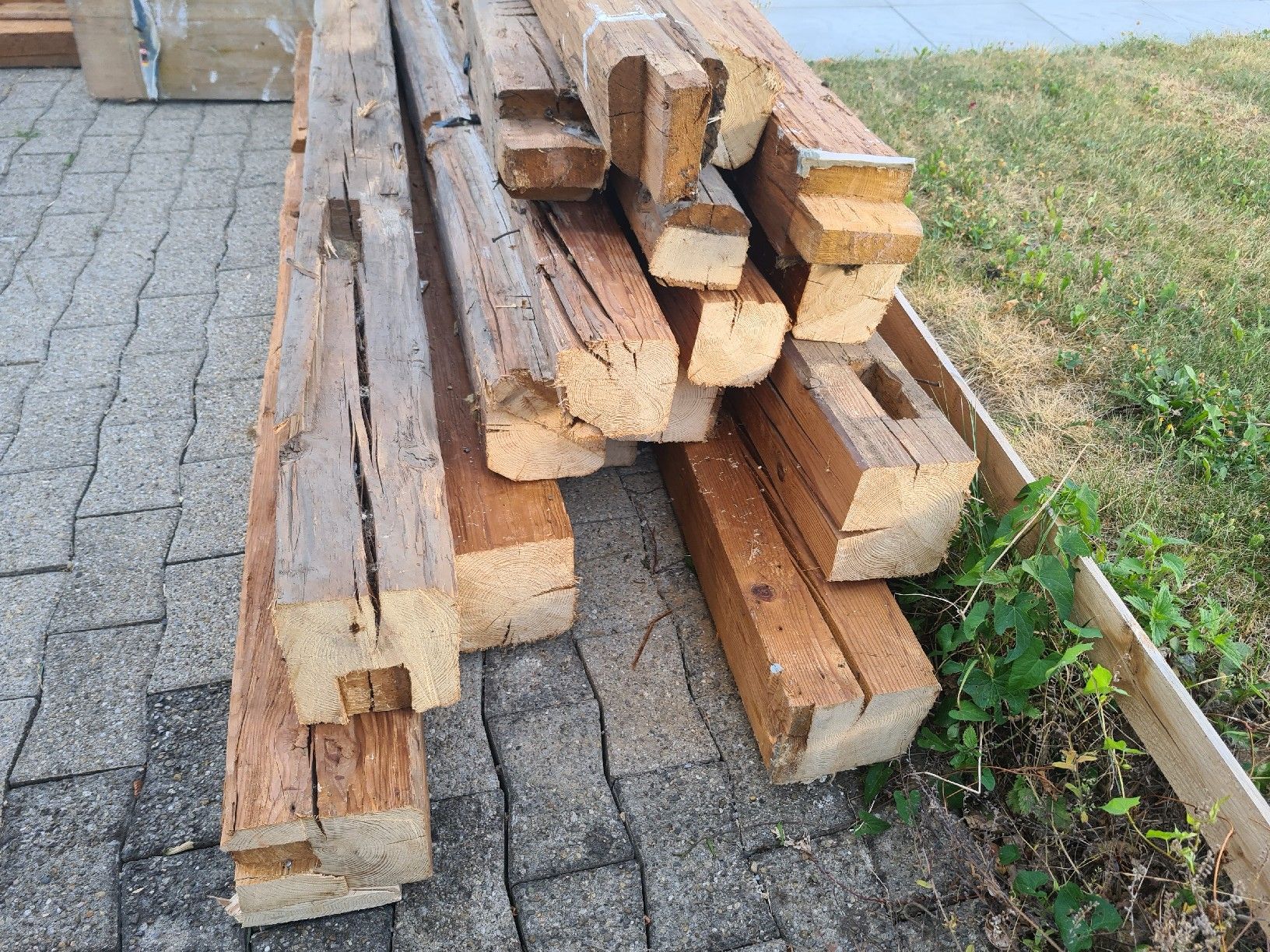 Holzartikel: Alte Bälken, Rustikale Balken – Gebraucht aus Waldkirch von Hypertenuse 2
