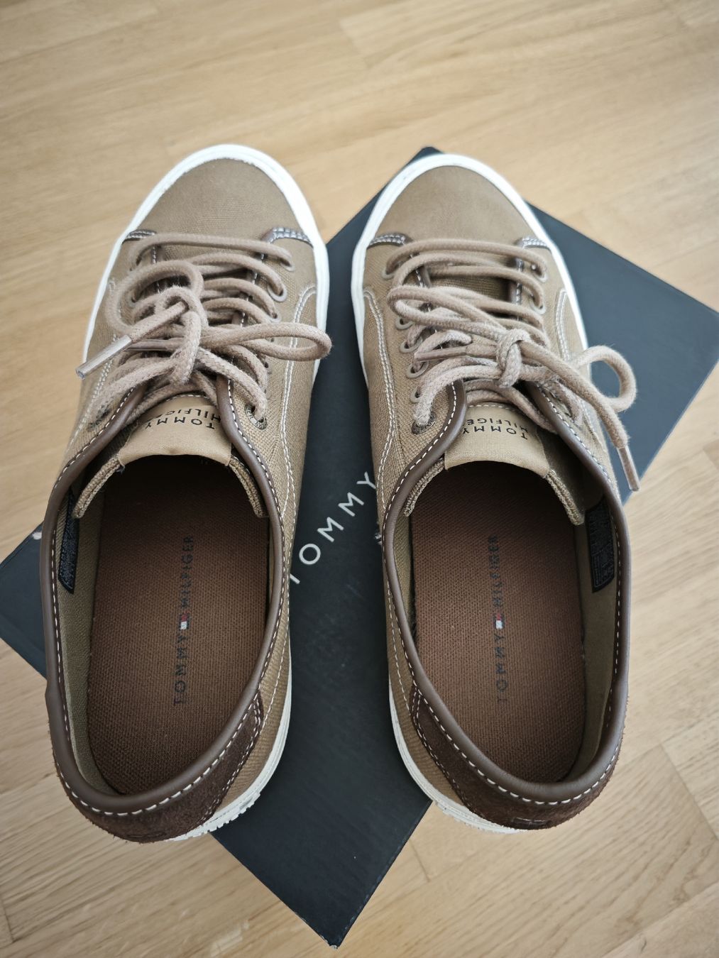 Tommy Hilfiger Herrenschuhe: Tommy Hilfiger Sneaker 43 – Gebraucht aus Horw von Cs2006 1