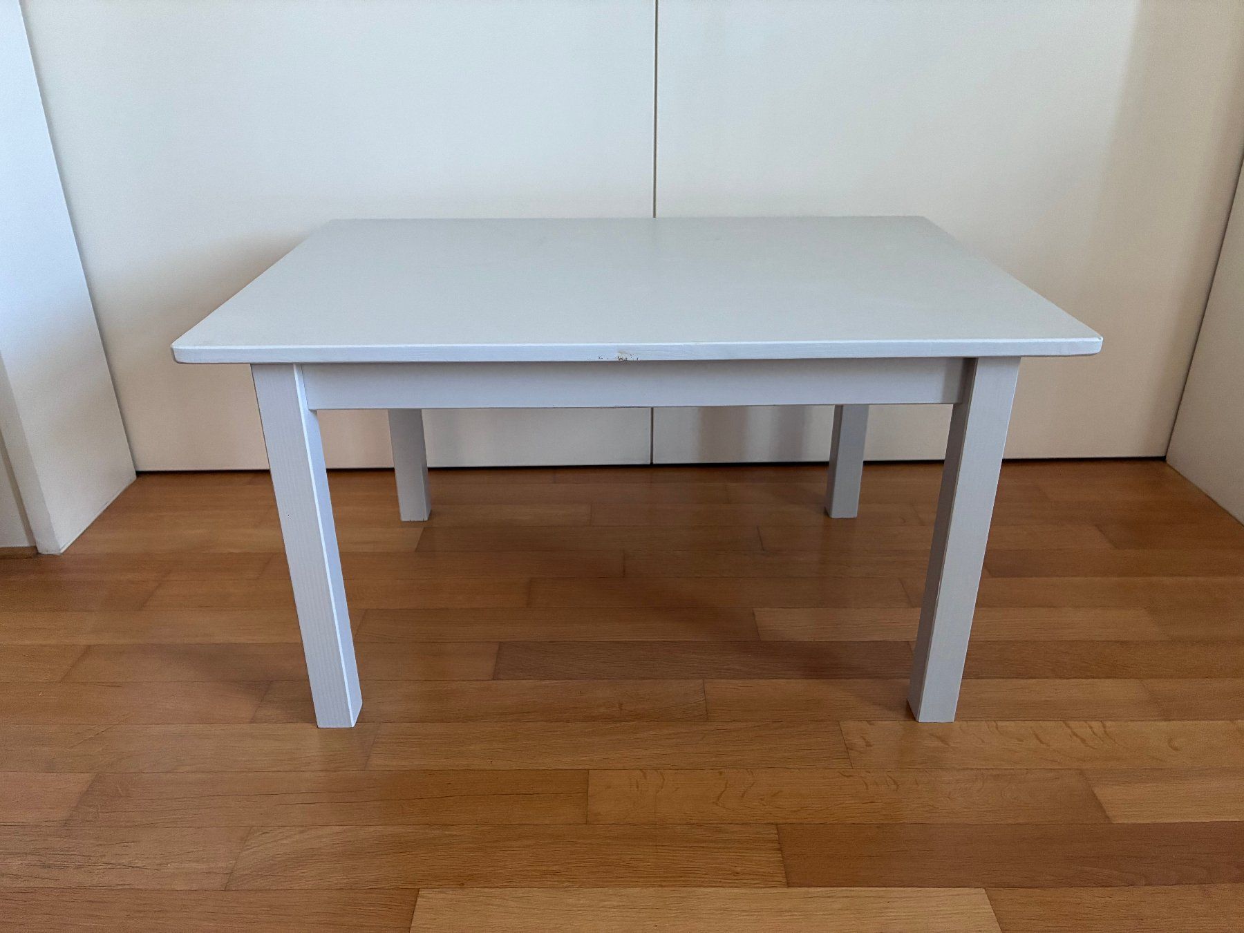 Ikea Tables: Beistelltisch IKEA Sundvik – D'occasion à Basel par ziz_try7