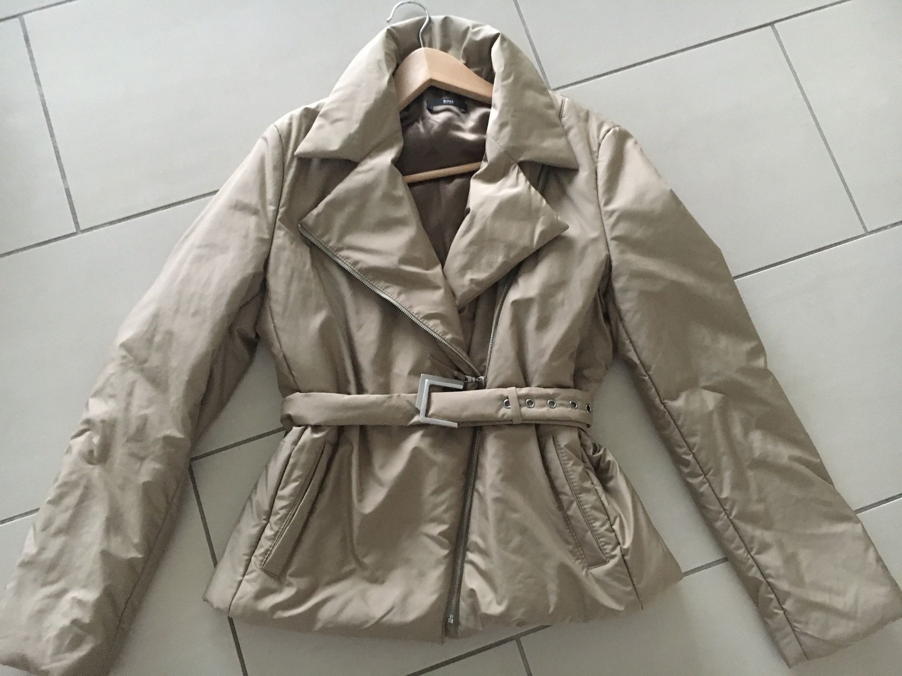 Hugo Boss Jacken: Hugo Boss Damen Jacke LP 890.- – Gebraucht aus Buchs-ZH von Frauenkleidermarkt 6