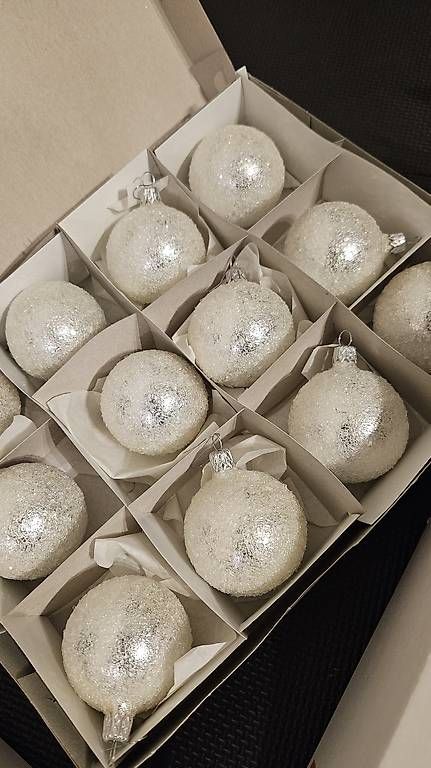 Pfister Toutes les décorations: Weisse Möbel Pfister Weihnachtskugeln – Neuf avec emballage d'origine à Unterlunkhofen par Fcbasel92