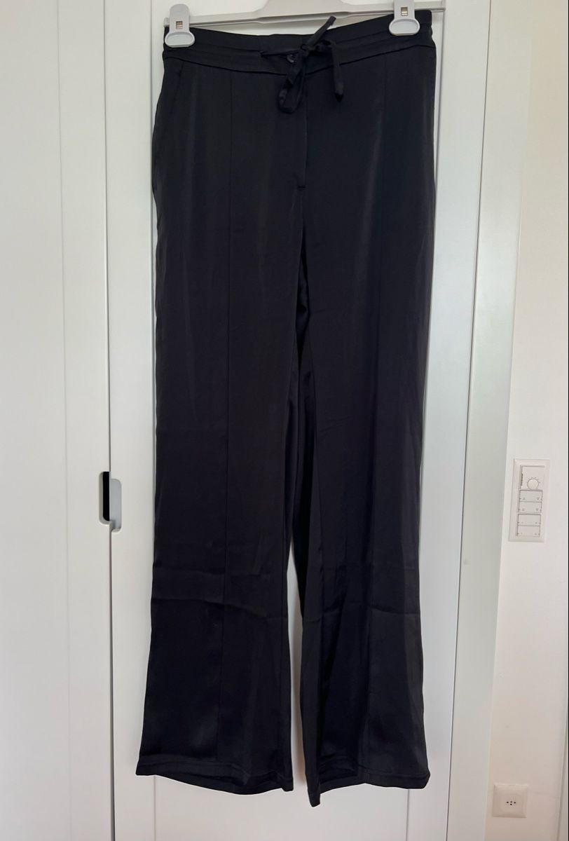 Lululemon Hosen: satin Hose von Lululemon – Gebraucht aus Erlenbach von paulina.rad