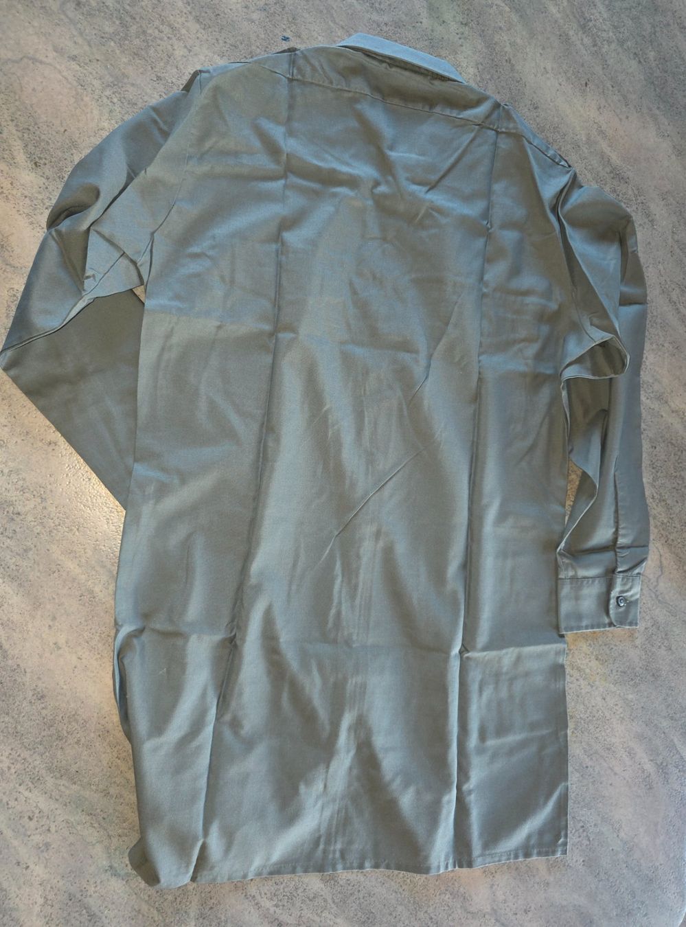 Schweizer Armee Uniformi: Schweizer Militärhemd  mit Kravatte  > Grösse 40 / 62 – Usato da Obermumpf venduto da oiskypoisky 3