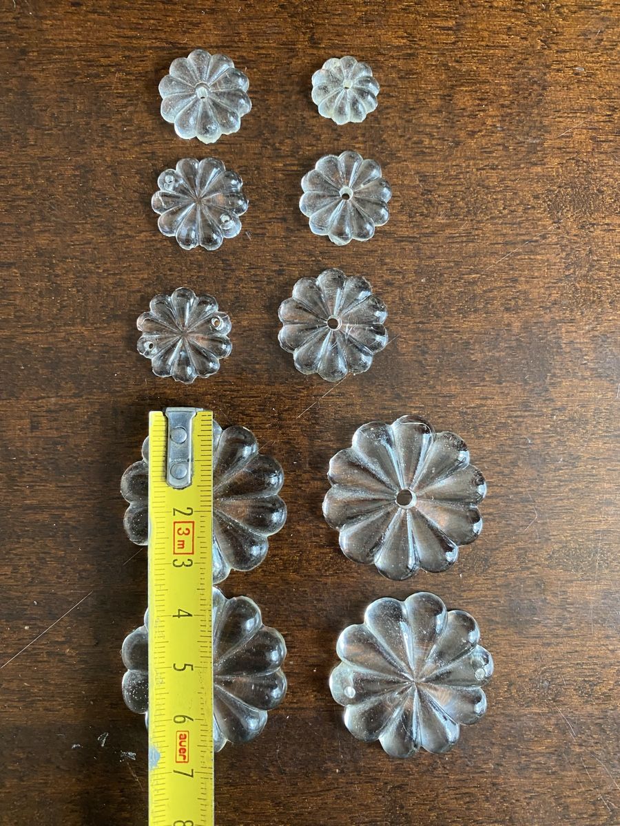 Tutte le decorazioni: Lot de rosettes en verre ancien: dimensions différentes – Usato da Genève venduto da Mar7319 2