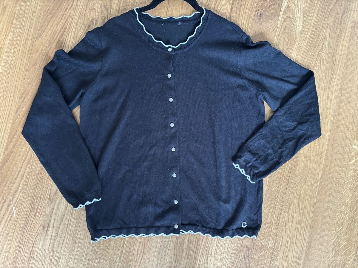 Giacche: Chic Black Cardigan with silver Buttons - Size M – Usato da Zürich venduto da cha_jz8q 1
