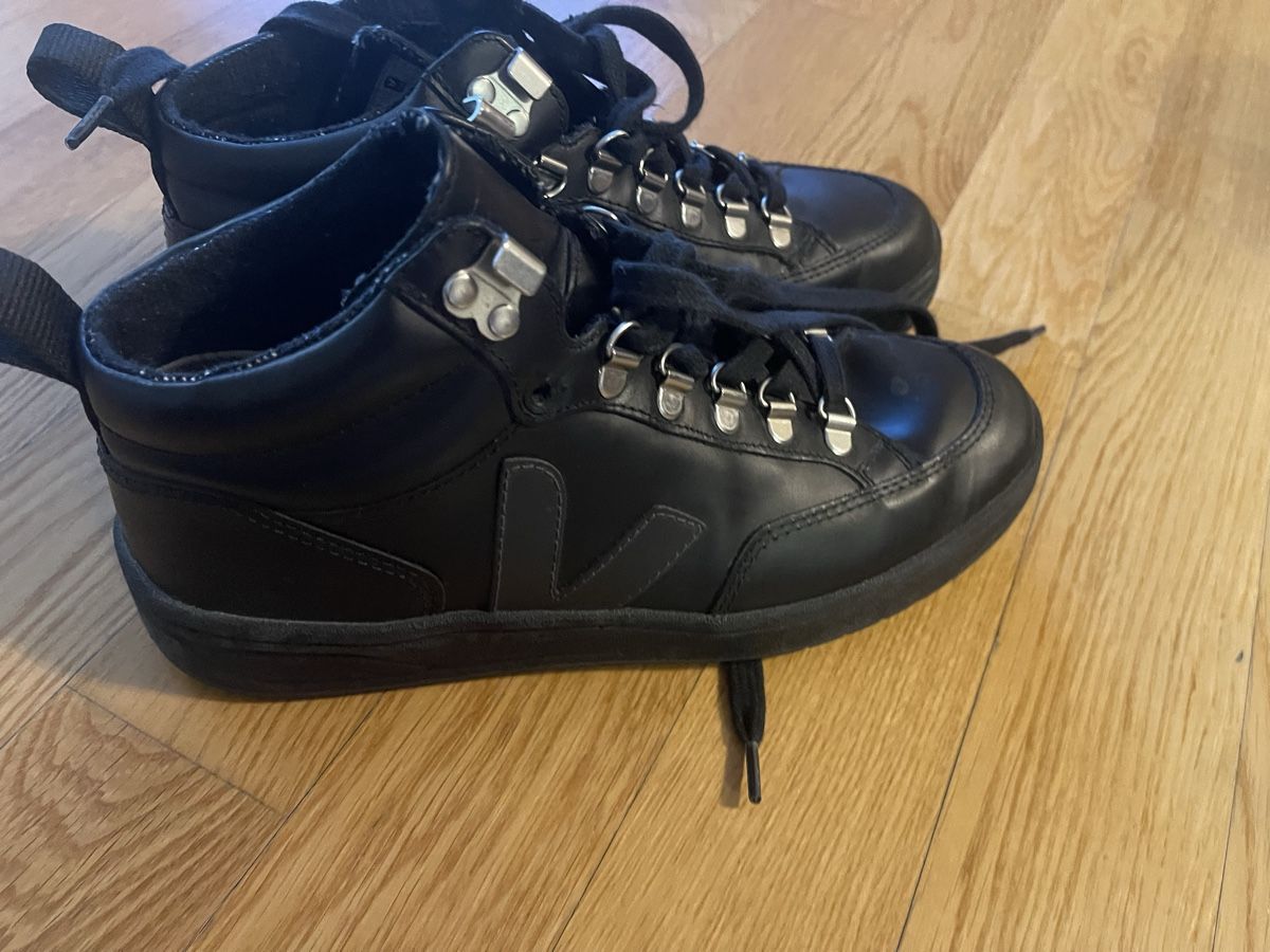 Veja Herrenschuhe: Schuhe VEJA Sneaker Schwarz Leder Gr. 37 – Gebraucht aus Rüschlikon von Lajniii 1