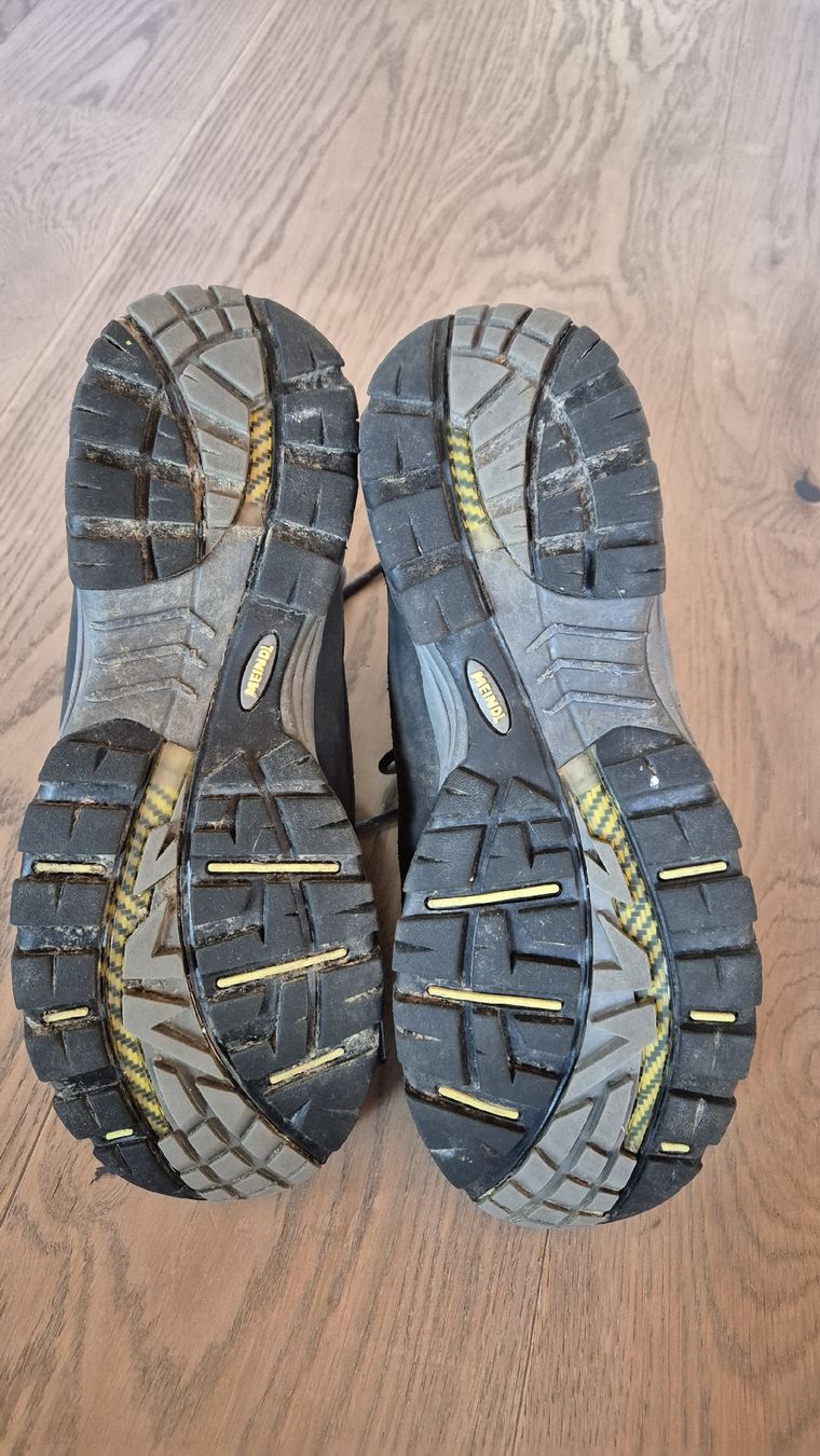 Meindl Scarpe da uomo: Chaussures de randonnées Meindl taille 41.5 – Usato da Marin-Epagnier venduto da FamDub 5