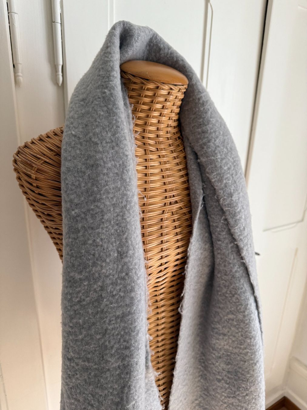 Foulards & écharpes: Strickschal hellgrau warm – D'occasion à Zürich par Diazaio 1