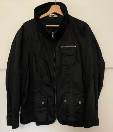 Leichte Jacke in schwarz, Grösse 20 (=50)