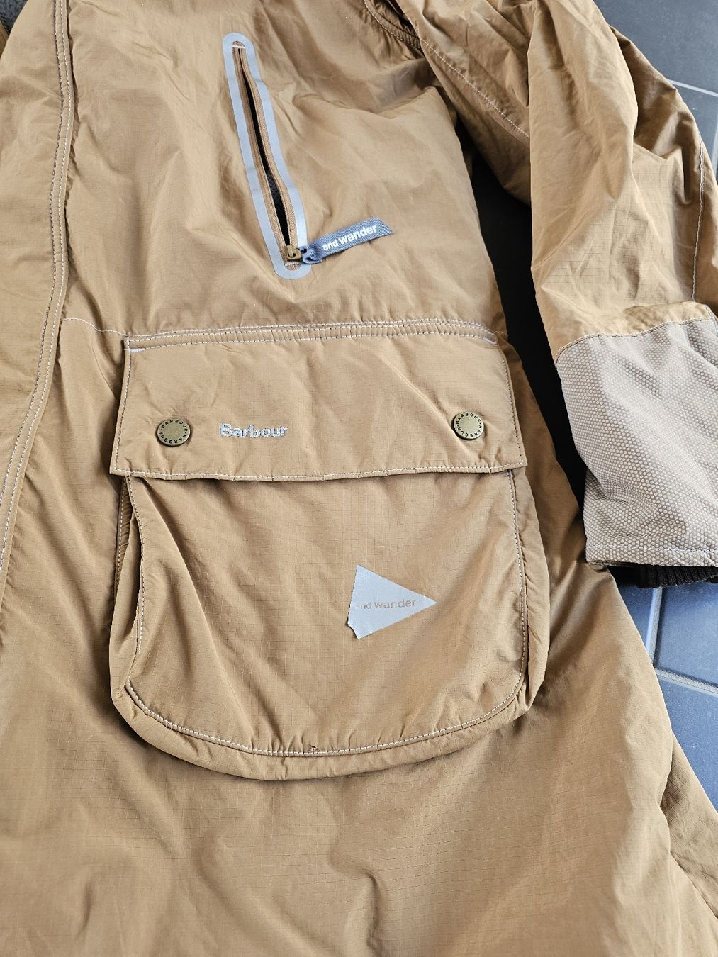 Barbour Cappotti: Barbour Designer-Herrenmantel (Barbour and Wander) – Nuovo (secondo la descrizione) da Klingnau venduto da Eibermend1 2