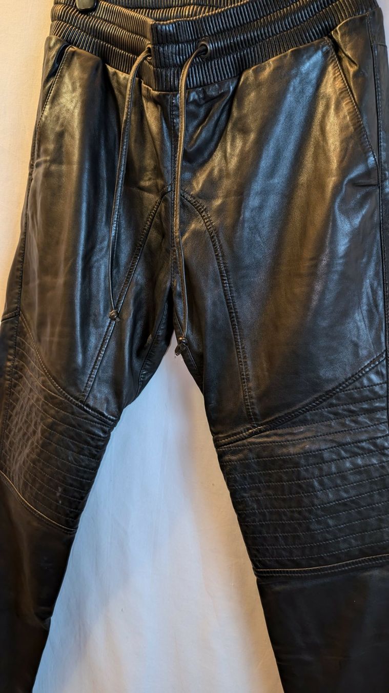 Pantaloni: Hose schwarz Leder optik glanz Gr. 38 M – Usato da Sarmenstorf venduto da taosun 1