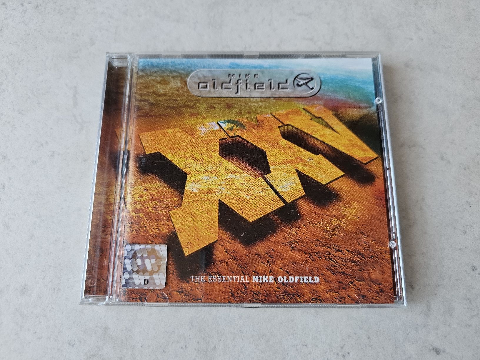 CD: Mike Oldfield  -  The Essential – Usato da Schneisingen venduto da backstore24