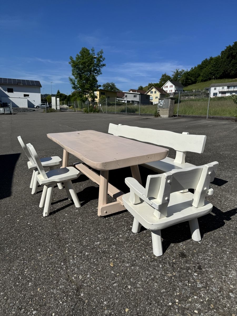 Set di tavolo e panche: Massive Gartensitzgruppe – Usato da Meisterschwanden venduto da Scania78