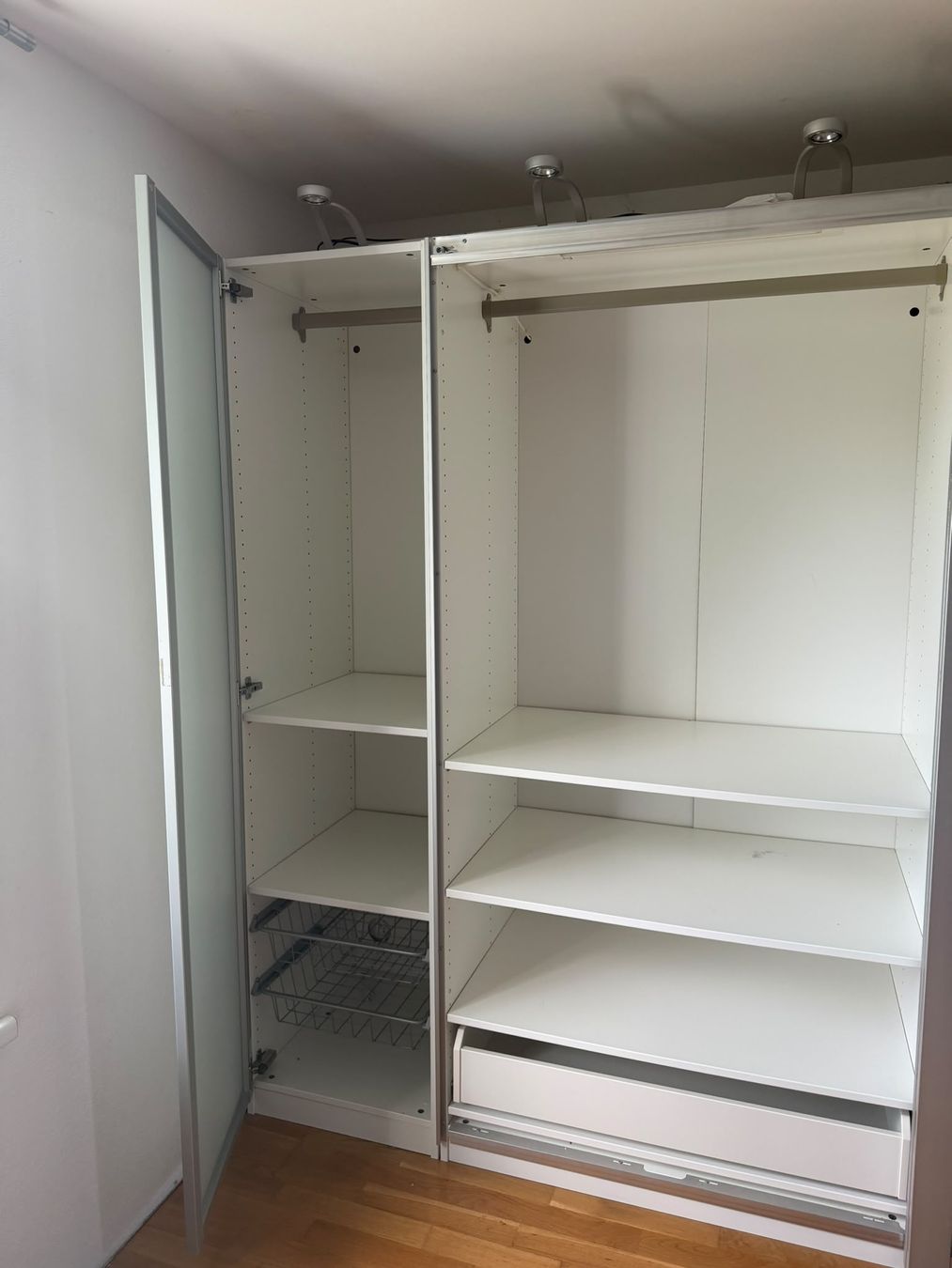 Ikea Schränke: PAX Kleiderschrank von Ikea – Gebraucht aus Saland von fam_5rn7 2