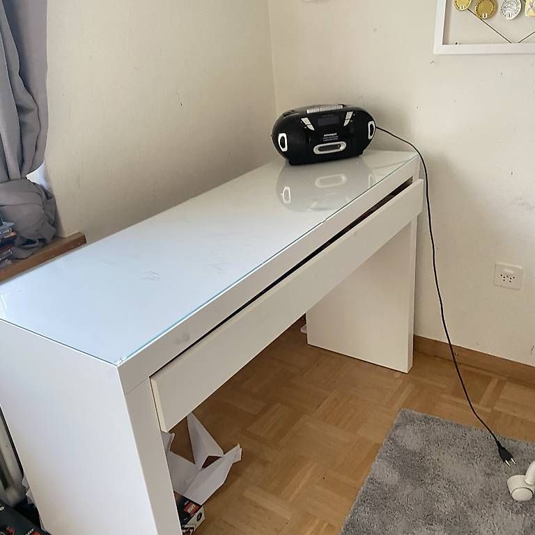 Tavoli da trucco: Tisch schminkt Tisch  – Usato da Basel venduto da Ajasmin 1
