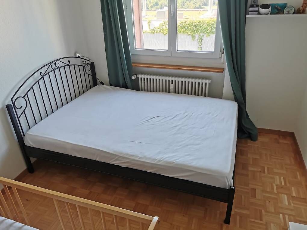 Lits: Bett/ Bettgestell 140x200 – D'occasion à Zürich par iwi_6py7 2