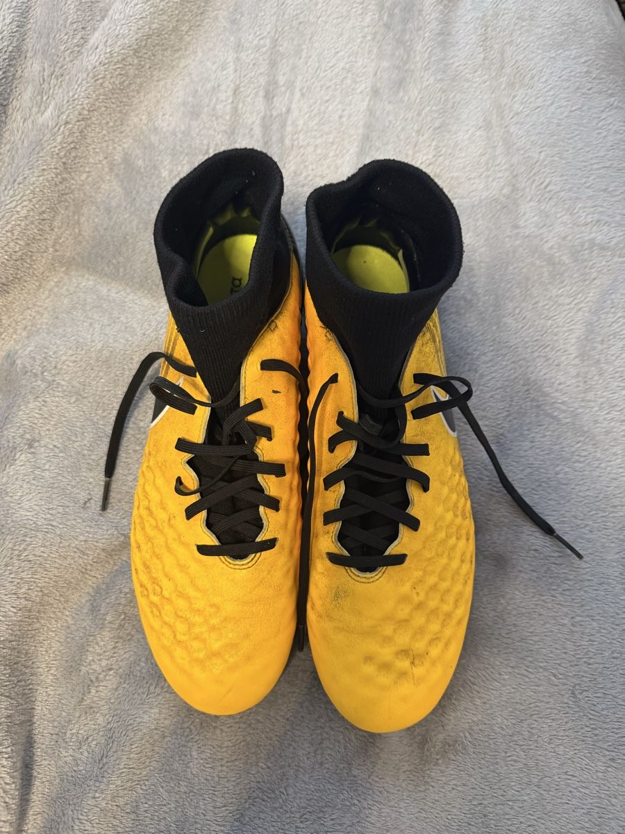 Nike Scarpe da uomo: NIKE FUSSBALLSCHUHE MIT STOLLEN – Usato da St. Moritz venduto da ari_9fcv