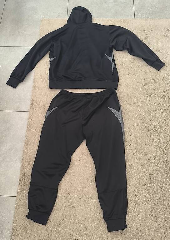 Completi: Feel Free Trainingsanzug  Herren, Gr. XL – Usato da Pully venduto da vir_58dk 1