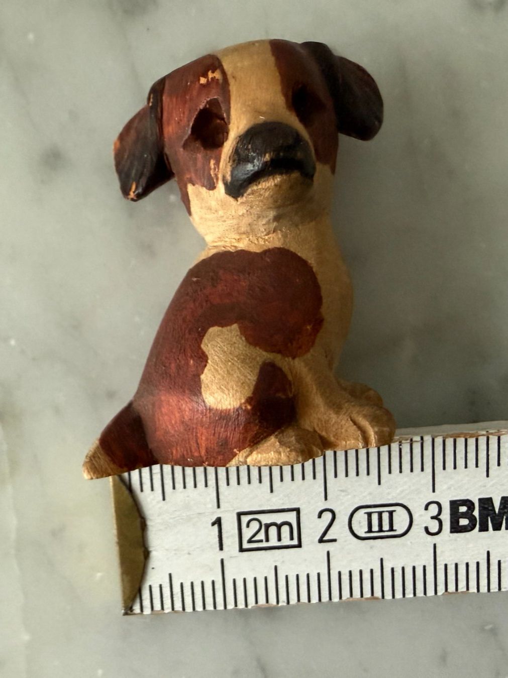 Statuette: kleiner Hund hangeschnitzt – Usato da Subingen venduto da ArtBead 6