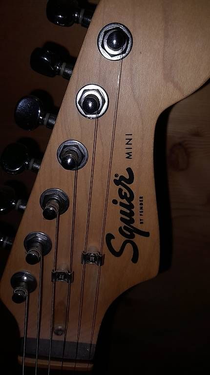 Strumenti musicali: Guitare électrique pour jeune débutant – Usato da Val-d'Illiez venduto da Juji73 2