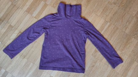 Langarmshirt mit 💜Herzli (BIO-Baumwolle) (Gr. 98/104)