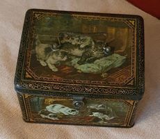 Schöne alte Blechdose mit Katzen - Motiven