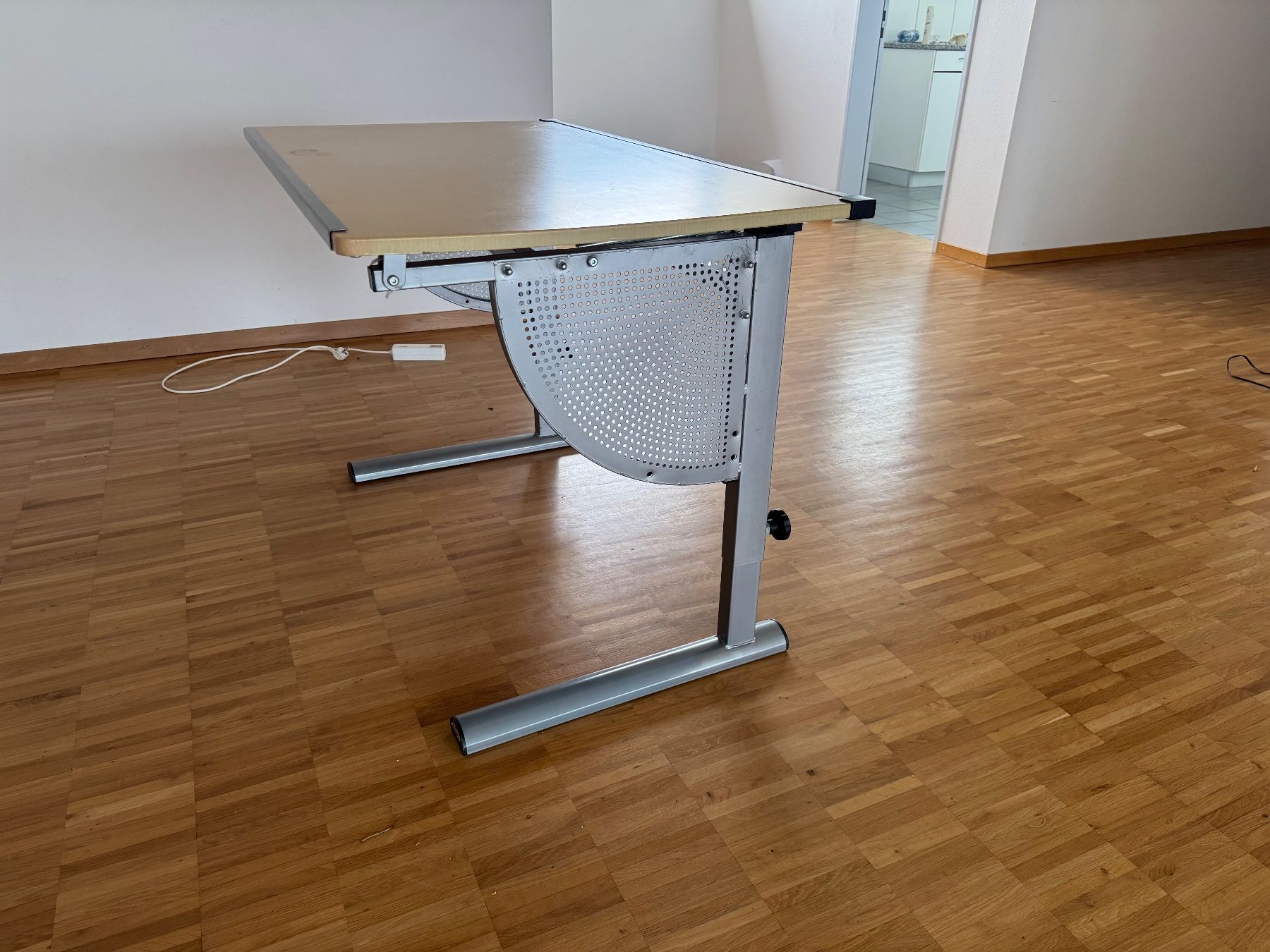 Scrivanie: Schreibtisch verstellbar – Usato da Zürich venduto da cha_2ykb 1