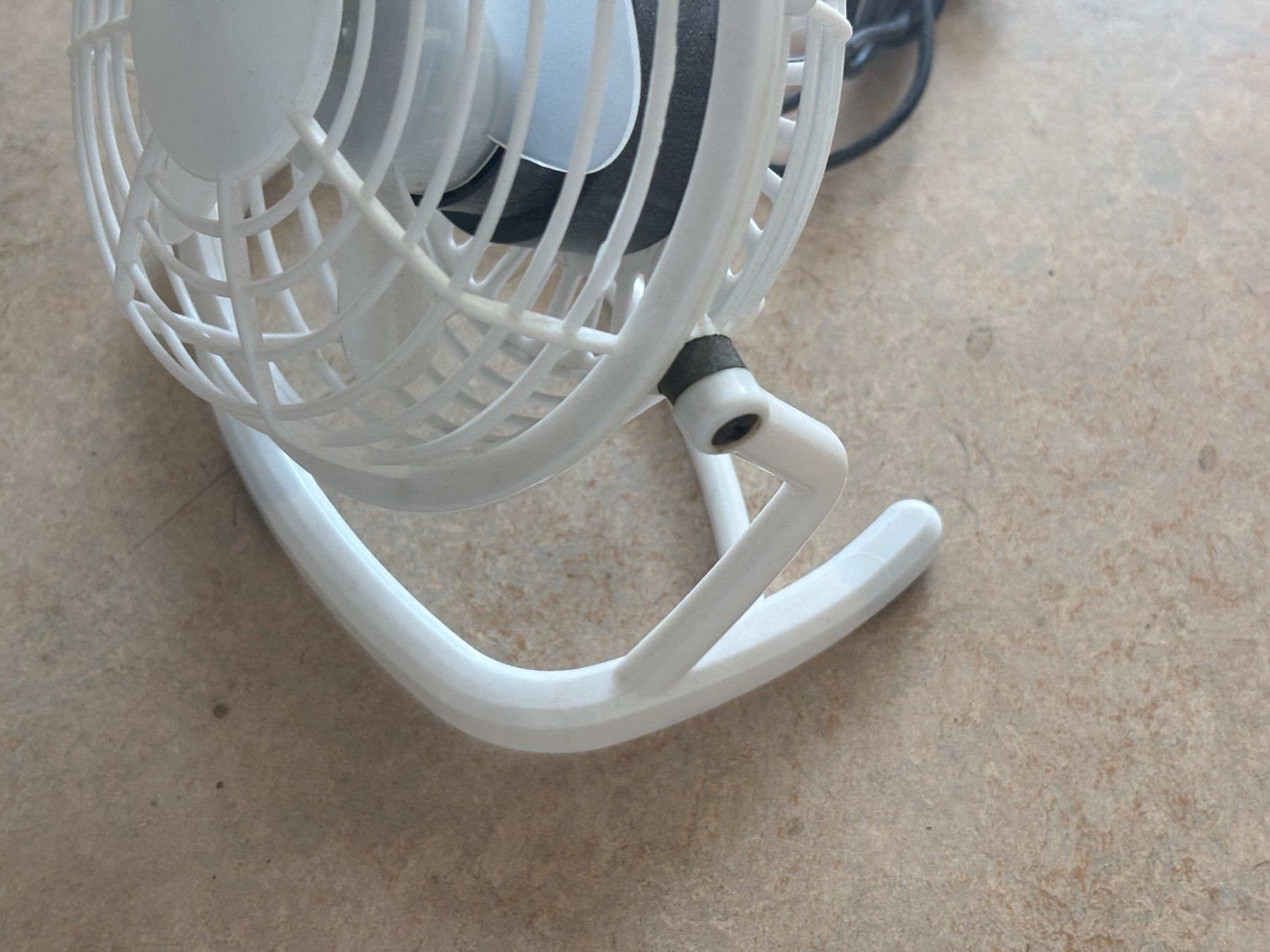 Ventilatori: USB Ventilator klein weiss funktionsfähig – Usato da Dietikon venduto da The-Star-Shop 3