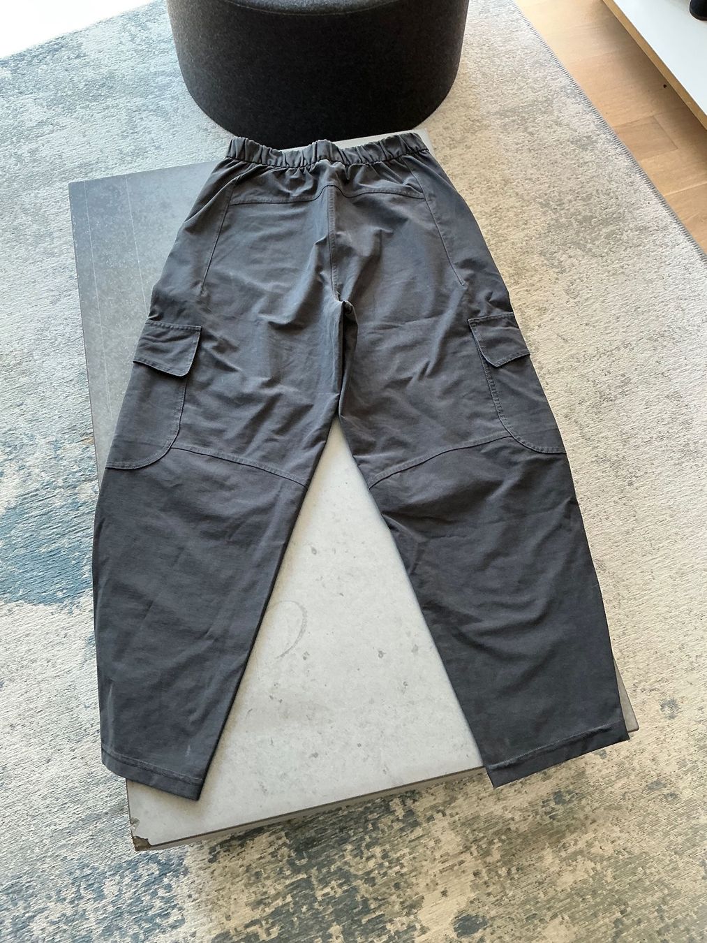 Lululemon Pantaloni: Lululemon Light Utilitech Cargo Pocket High-Rise Graphite Gr – Usato da Zollikon venduto da halbkarat 1